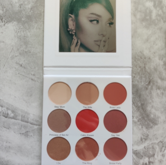 Give Them Lala Beauty The Grown Woman Palette - Picture 2 of 7